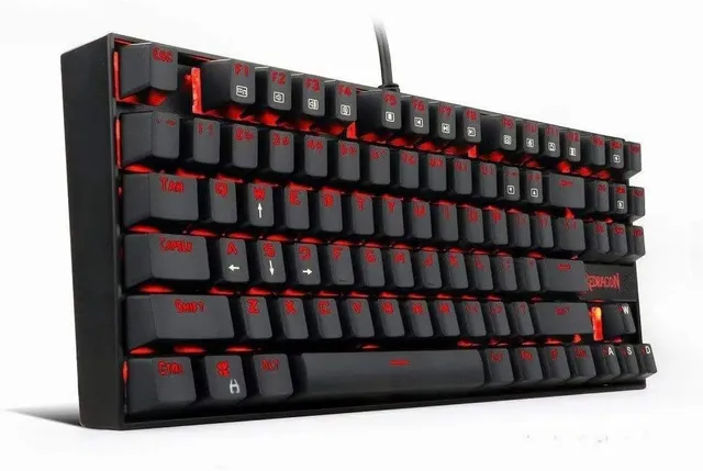 Teclado mecânico Redragon Kumara K552-2 ABNT2 com iluminação LED vermelha